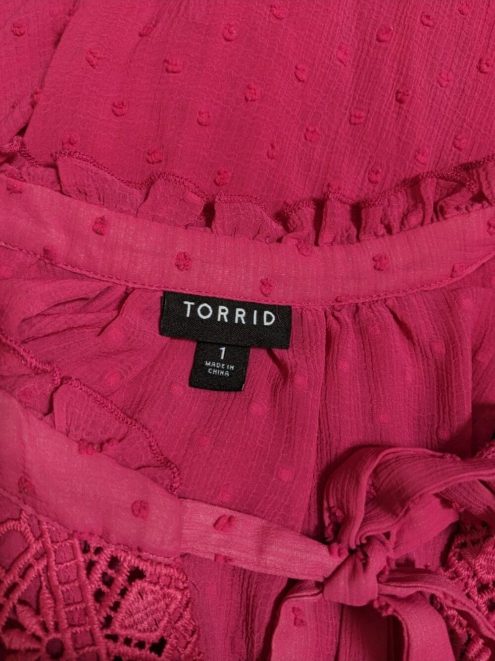 Torrid 1 Chiffon Swiss Dot Blouse Ruffle Neck Tie Front Top Pink 1X Crochet Lace - Picture 8 of 9